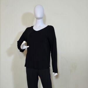 Black V-Neck Long Sleeve Top
